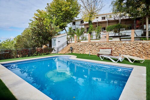 Rural House 'Fuente Los Avellanos' with Mountain View, Wi-Fi and Air Conditioning
