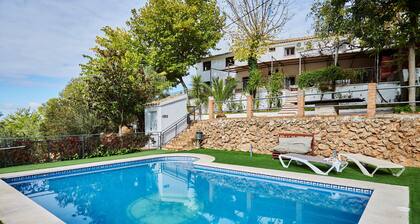 Rural House 'Fuente Los Avellanos' with Mountain View, Wi-Fi and Air Conditioning