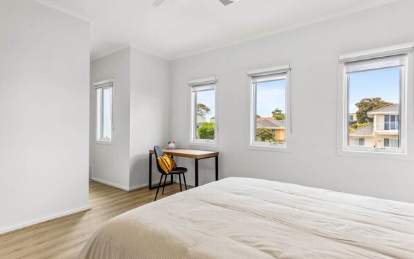 4 bedrooms, desk, iron/ironing board, free WiFi