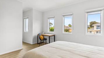 4 habitaciones, escritorio, tabla de planchar con plancha y wifi gratis