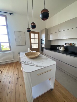 Microwave, oven, stovetop, dishwasher