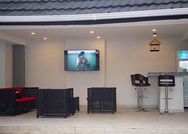 Poolside bar