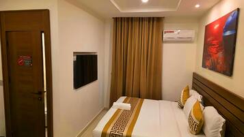 Escritorio, espacio para trabajar con laptop y wifi gratis