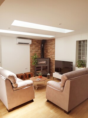 Televisie en een open haard