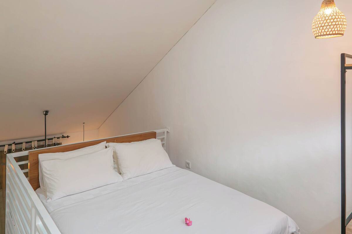 Deluxe Studio, Balcony, Pool View | Desk, free WiFi