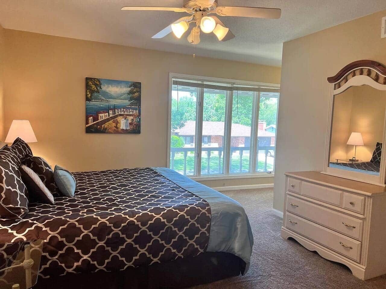 3 chambres, bureau, fer et planche à repasser, accès au Wi-Fi (inclus)