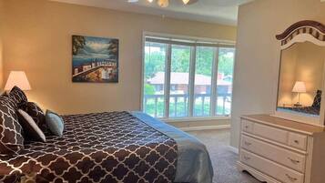 3 chambres, bureau, fer et planche à repasser, accès au Wi-Fi (inclus)