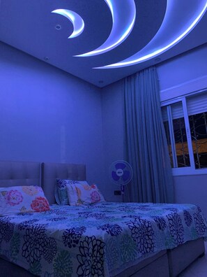 2 chambres, fer et planche à repasser, Wi-Fi, draps fournis