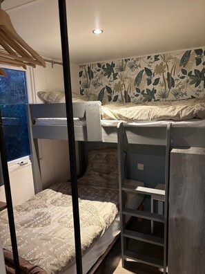 3 chambres, fer et planche à repasser, accès au Wi-Fi (inclus)