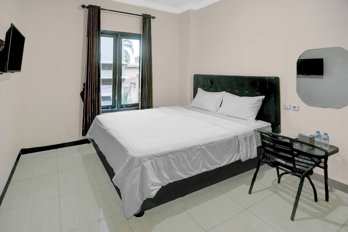 Free WiFi, bed sheets