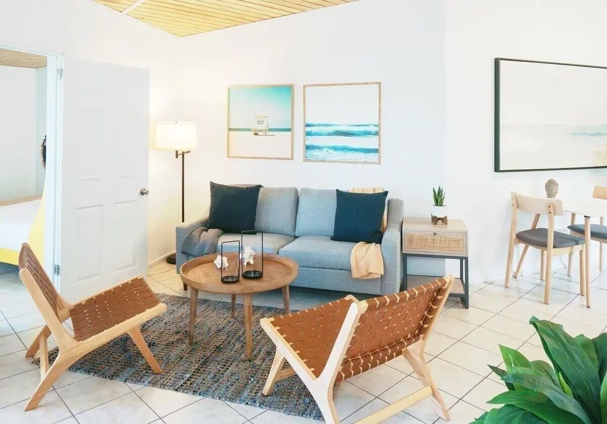 Lägenhet Superior - balkong - havsutsikt | Vardagsrum | 65-tums smart-tv med digitalkanaler, Netflix och streamingtjänster