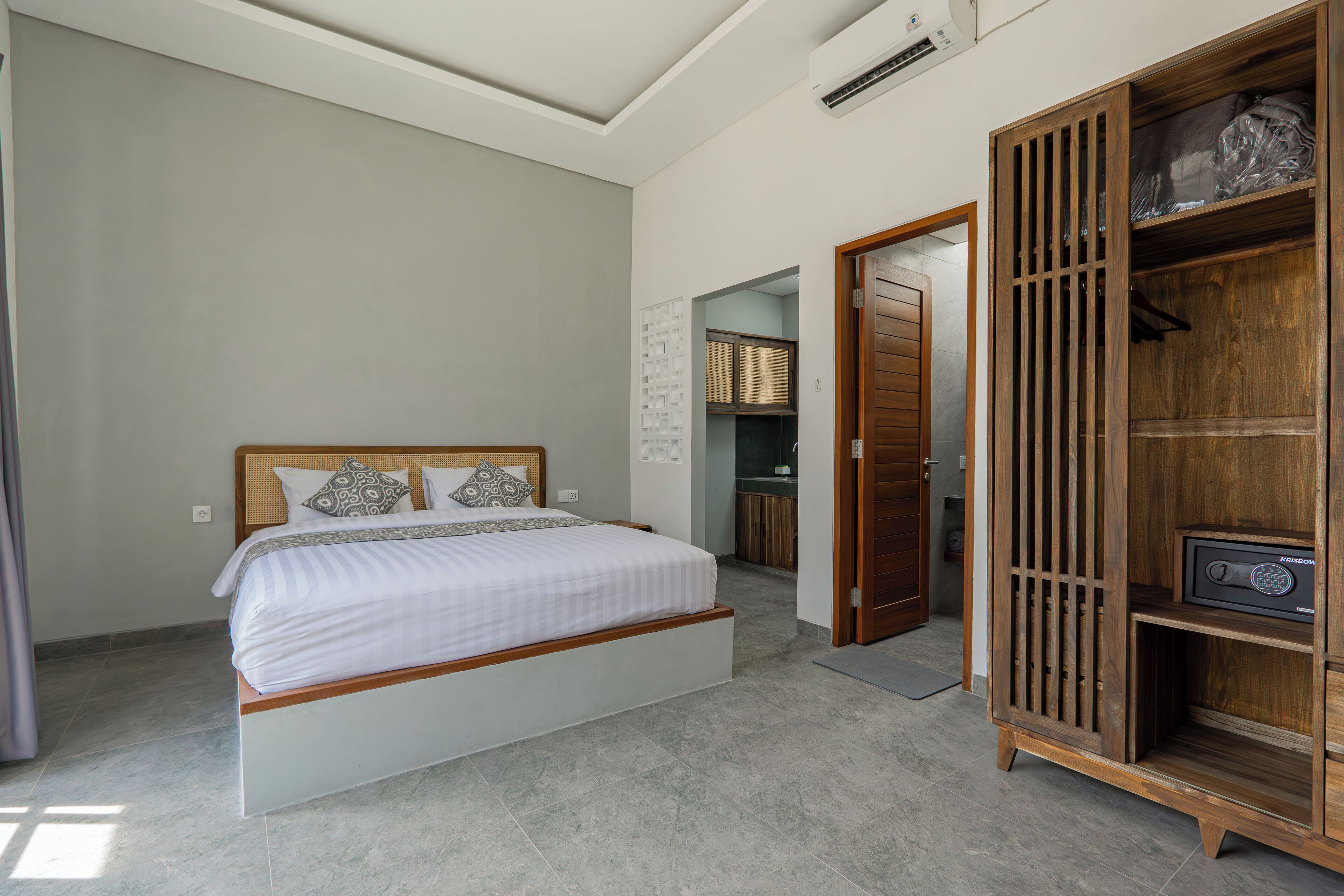 Chambre Double Supérieure, vue piscine | Minibar, bureau, Wi-Fi gratuit, draps fournis