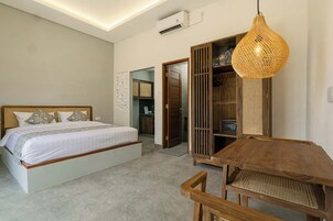Superior Double Room, Pool View | Desk, free WiFi