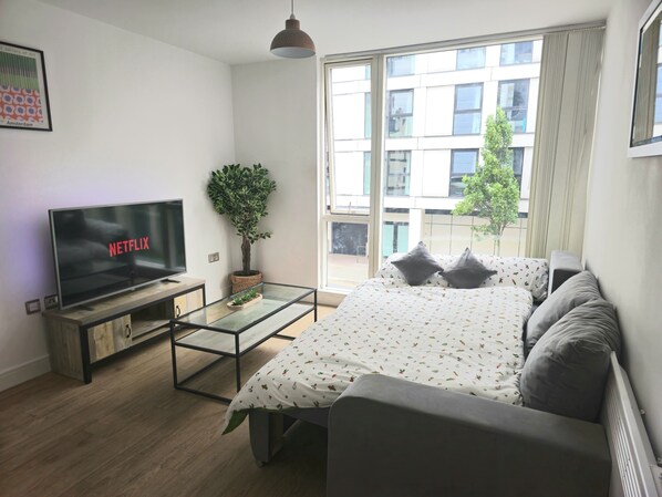 2 bedrooms, iron/ironing board, free WiFi, bed sheets