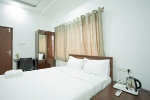 Deluxe Single Room, Patio, City View | City view