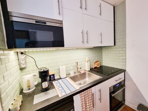 Fridge, microwave, oven, stovetop