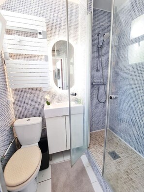 Hair dryer, towels, soap, shampoo