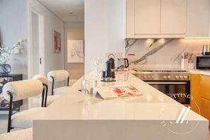 Fridge, microwave, stovetop, dishwasher