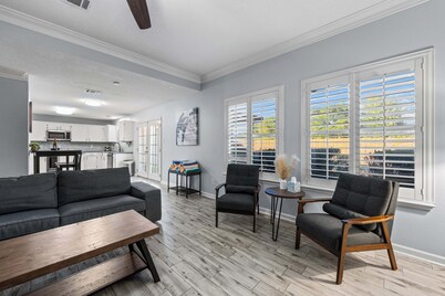 Heated Pool and SPA • Cozy Home • Game Room • Fire Pit • Near Lakes