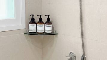 Basic Single Room | Bathroom