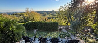 Relais Portaluna delle Langhe / 7BR, Sleeps 18, AC, Pool, Garden, Vineyard Views