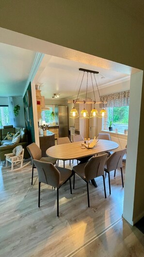 Dining - Peace and sauna - Your Nordlicht Cottage in Vidsel (Vidsel)