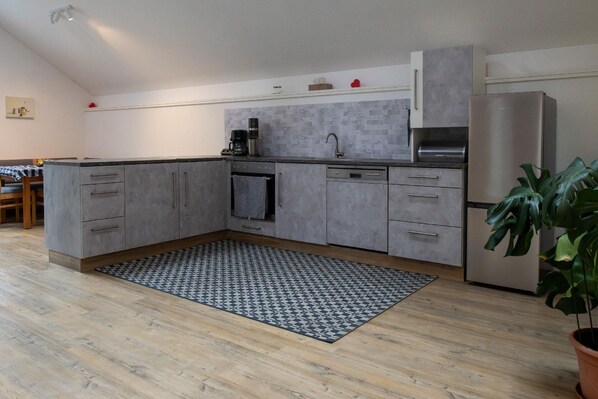 Fridge, oven, dishwasher, toaster