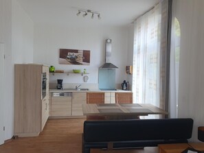 Kühlschrank, Mikrowelle, Geschirrspüler