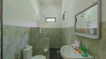 Ducha, artículos de tocador gratuitos, toallas, jabón