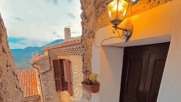 Exterior detail - Historic & Charming Home in Bassiano (Bassiano)