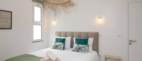 3 bedrooms, iron/ironing board, travel crib, free WiFi