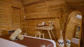 Comfort-Doppelzimmer, Poolblick | Schreibtisch, kostenloses WLAN