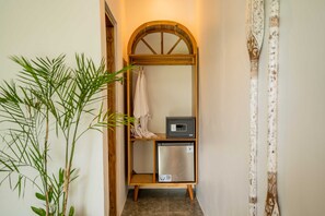 高级双人房, 泳池景观 | 办公桌、免费 WiFi