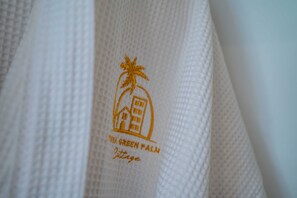 高级双人房, 泳池景观 | 办公桌、免费 WiFi