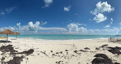 New Listing â Bright & Breezy Renovated Villa Steps from the Beach & Pool w/ AC