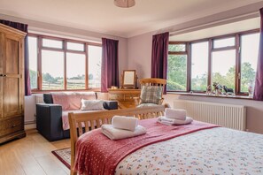 3 slaapkamers, een bureau, een strijkplank/strijkijzer, gratis wifi