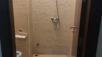 SĂšche-cheveux, serviettes fournies, savon, papier toilette