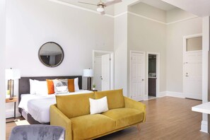 2 bedrooms, iron/ironing board, WiFi