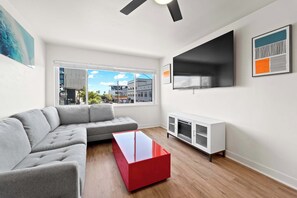 TV, fireplace