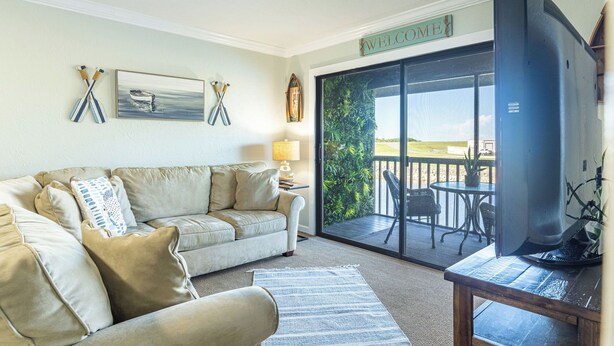 Unclassified image, 1 of 41, button - Lakefront Condo in Clewiston •Heated Pool•Fishing Paradise •Sleeps 4 (Clewiston)