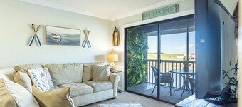 Bass & Sun Apt in Clewiston 2 Bed-2 Bath-4 PPL-Heater-Pool,BBQ & Boat Parking