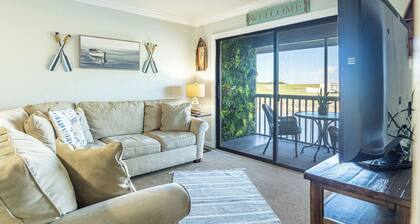 Bass & Sun Apt in Clewiston 2 Bed-2 Bath-4 PPL-Heater-Pool,BBQ & Boat Parking