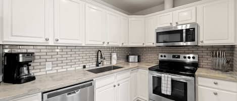 Fridge, cookware/dishes/utensils