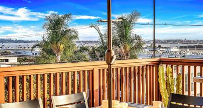 Charming Apt | Stunning DT & Bay Views