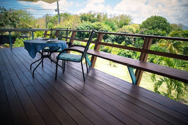 Studio, Mehrere Schlafzimmer, Balkon, Gartenblick | Speisen im Freien