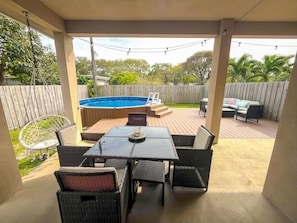 Outdoor dining - NEW! Golden Fox Downtown Pool House (Fort Lauderdale)