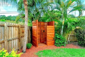 Property grounds - NEW! Fox Private Resort- Near Downtown & Beach (Fort Lauderdale)