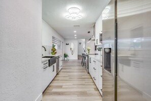 Fridge, microwave, oven, dishwasher - NEW! Fox Private Resort- Near Downtown & Beach (Fort Lauderdale)