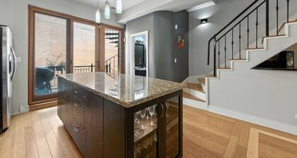 NEW! Spacious 3-Bed West Loop Townhouse, 1 Car Garage