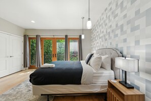 3 bedrooms, iron/ironing board, travel crib, WiFi